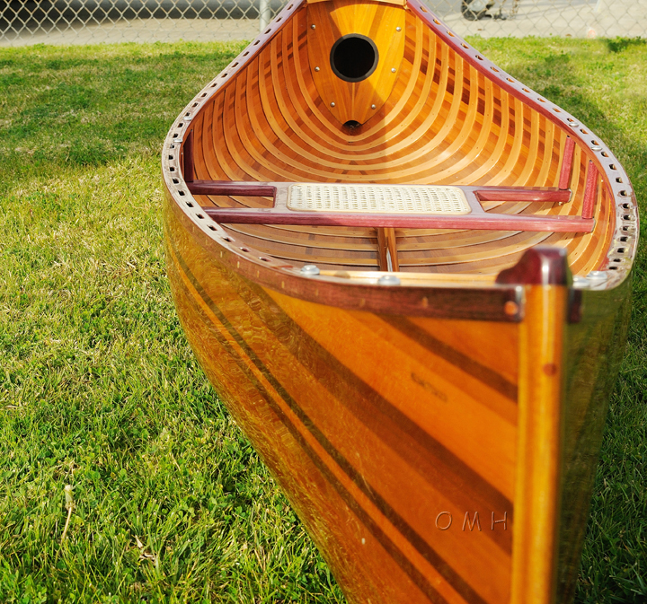 What should you look for when buying a canoe?